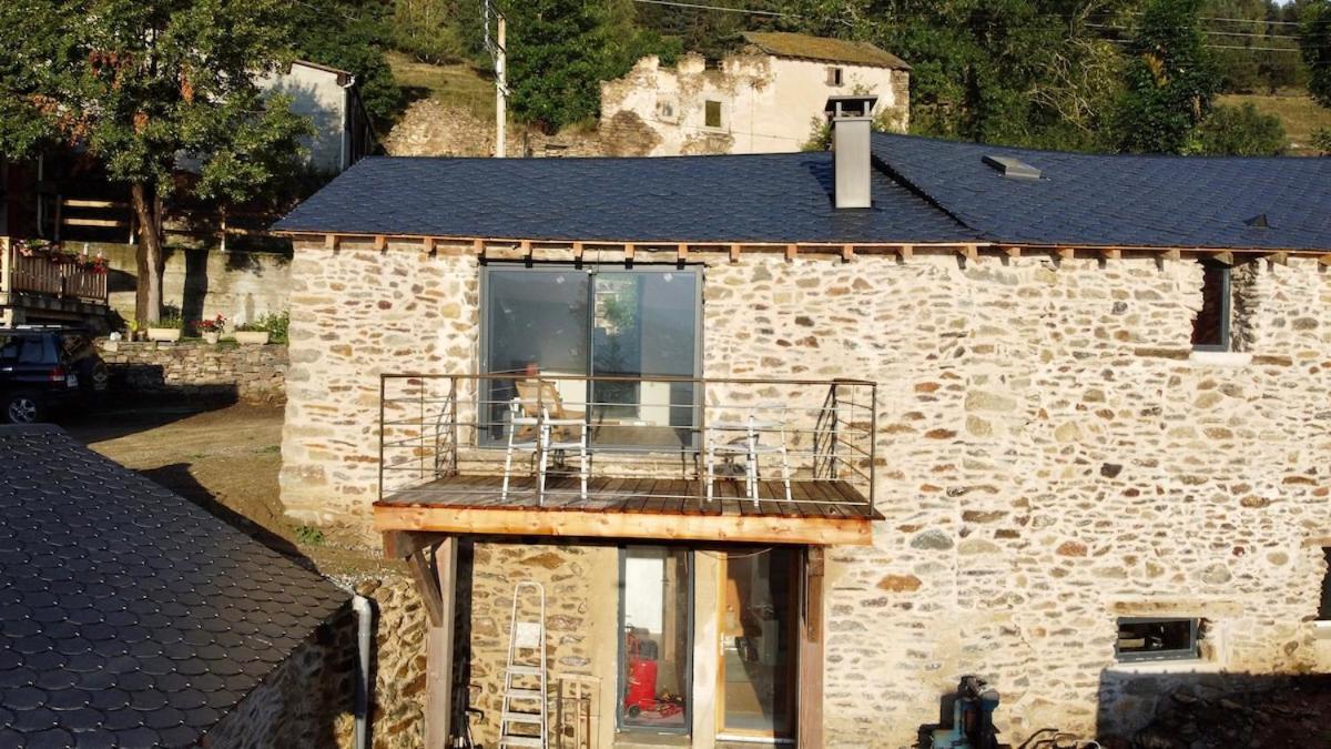 La Petite Bergerie En Pierre Surplombant Le Lac Real Zewnętrze zdjęcie