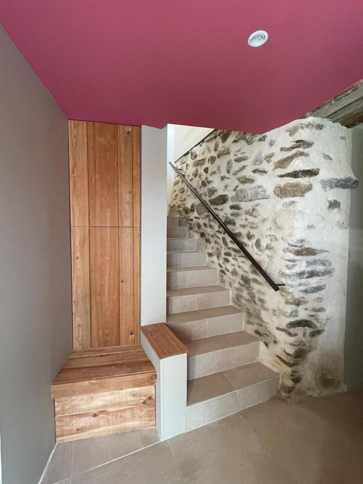 La Petite Bergerie En Pierre Surplombant Le Lac Real Zewnętrze zdjęcie