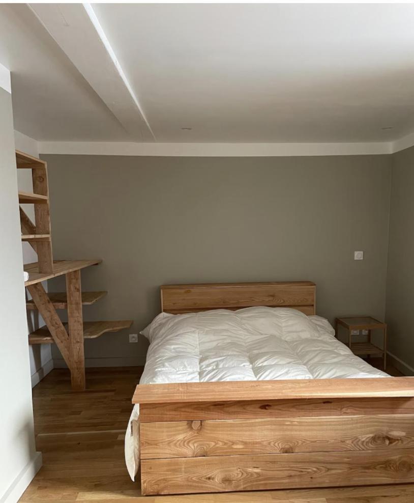 La Petite Bergerie En Pierre Surplombant Le Lac Real Zewnętrze zdjęcie